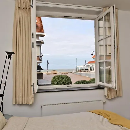 In Near Belle Epoque Apartment *