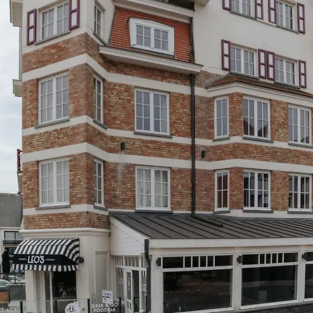 In Near Belle Epoque Apartment *