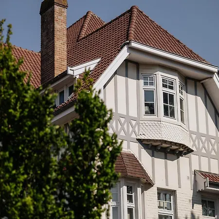 In Near Belle Epoque Apartment